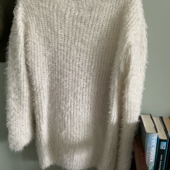 Fuzzy Canada Sweater - Picture 4 of 7